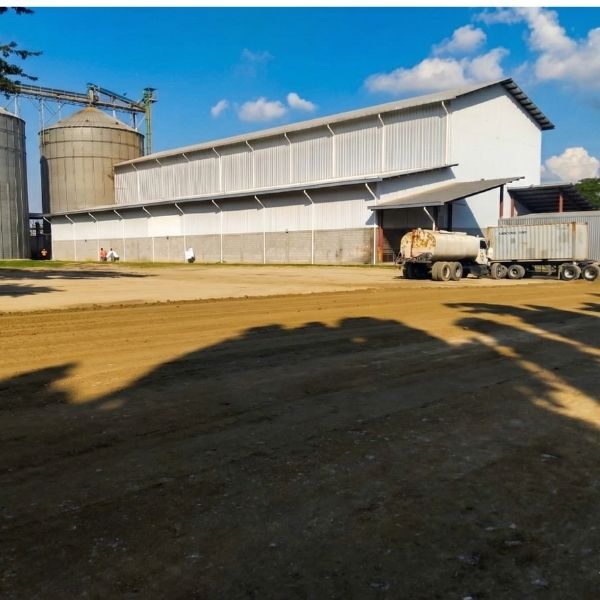 Terracería de 3,600 m2 para estacionamiento de contenedores